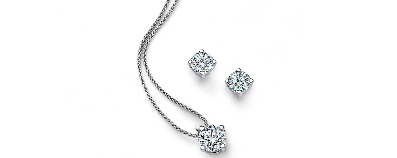 Us Consumers Still Prefer In Store To Online When Buying Diamonds But Feeling Safe Is Key De Beers Group