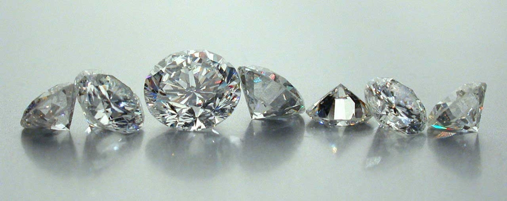 De beers to auction polished diamonds manufactured directly from its own rough
