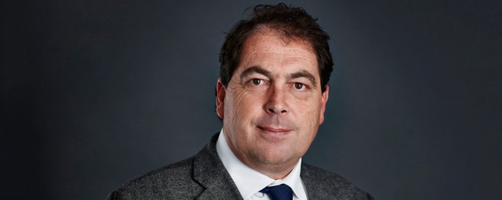 Arthur hewett to retire as de beers group’s executive head of human resources