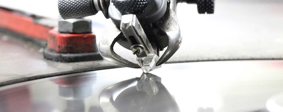 De beers auction sales to transition fixed-price forward contracts to core business status