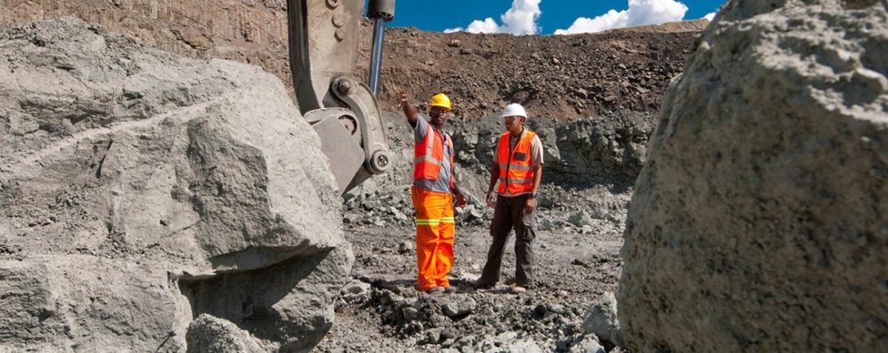 DE BEERS GROUP TO PROCEED WITH CLOSURE OF VOORSPOED MINE