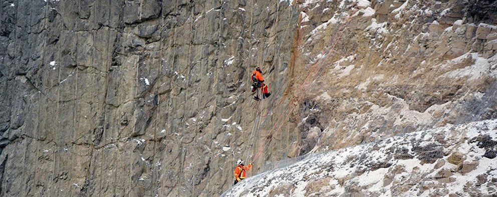 Steel mesh wraps victor pit in protective ice shield