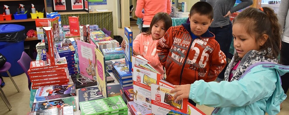 DE BEERS DELIVERS 6,900 BOOKS FREE OF CHARGE TO 1,800 STUDENTS IN 14 NWT SCHOOLS