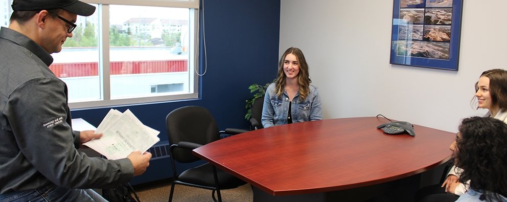 NINE CANADIAN WOMEN SHARE US$43,200 IN DE BEERS GROUP SCHOLARSHIPS