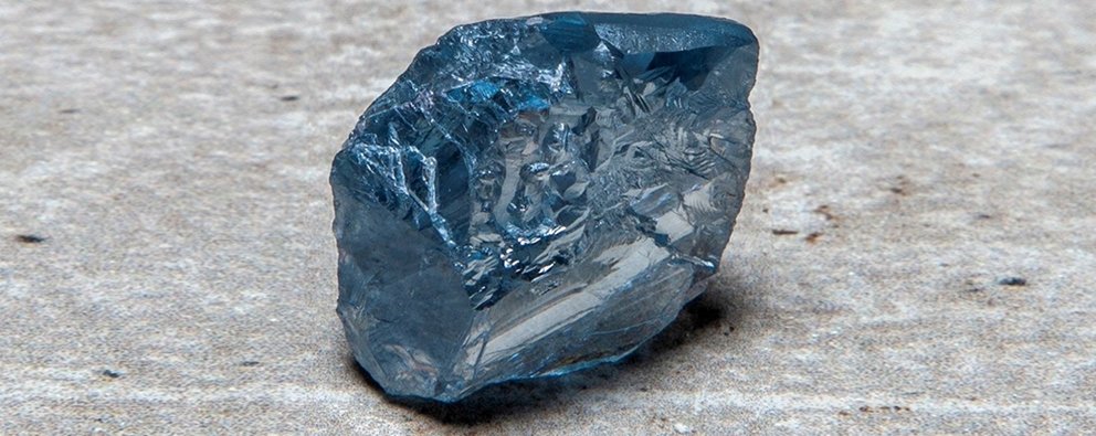 De Beers and Diacore purchase an exceptional 40 carat blue diamond from the legendary Cullinan diamond mine