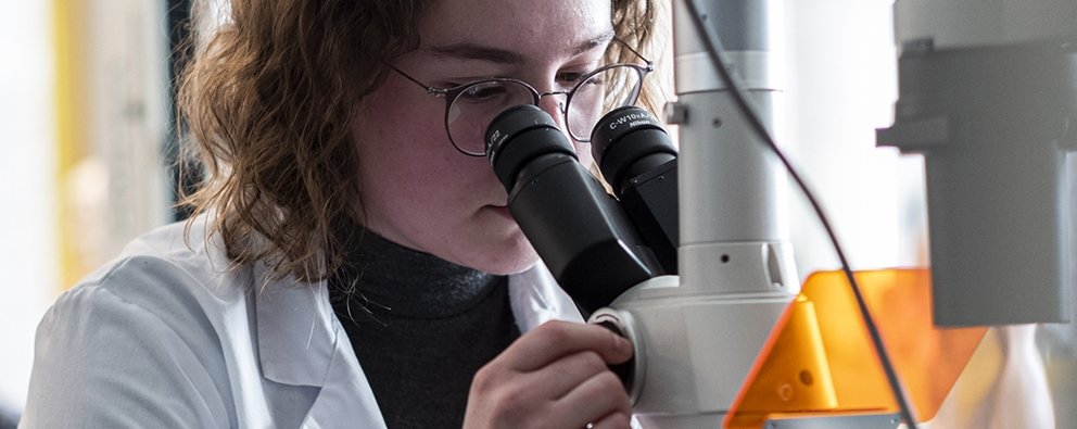 DE BEERS GROUP ANNOUNCES NEW STEM SCHOLARSHIPS FOR CANADIAN WOMEN