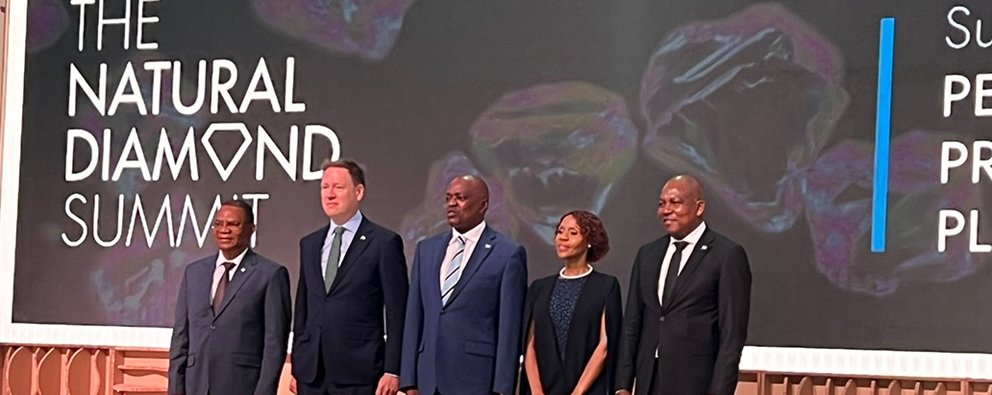 SUSTAINABLE DEVELOPMENT IN THE SPOTLIGHT AS  DE BEERS AND THE GOVERNMENT OF BOTSWANA  HOST NATURAL DIAMOND SUMMIT 